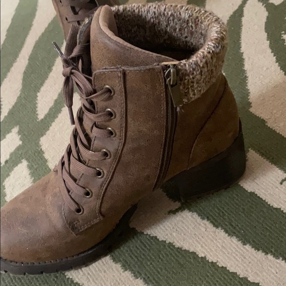 Brown boots- Like new - Picture 2 of 4